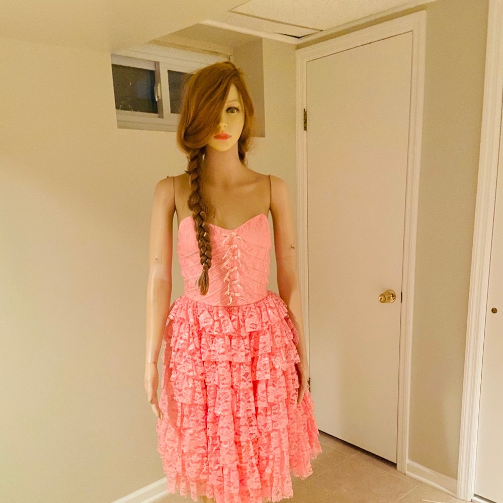 Adorable quintessential Betsy Johnson dress.